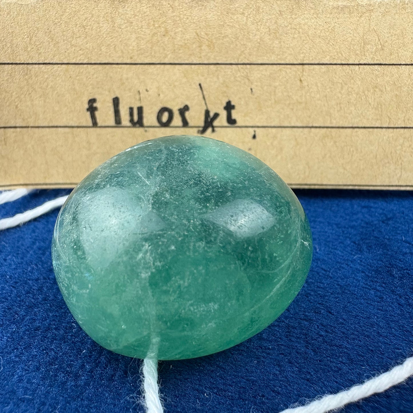 Fluoryt otoczak